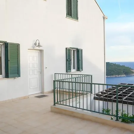 Vekarini Two-bedroom With A View Apartmán *