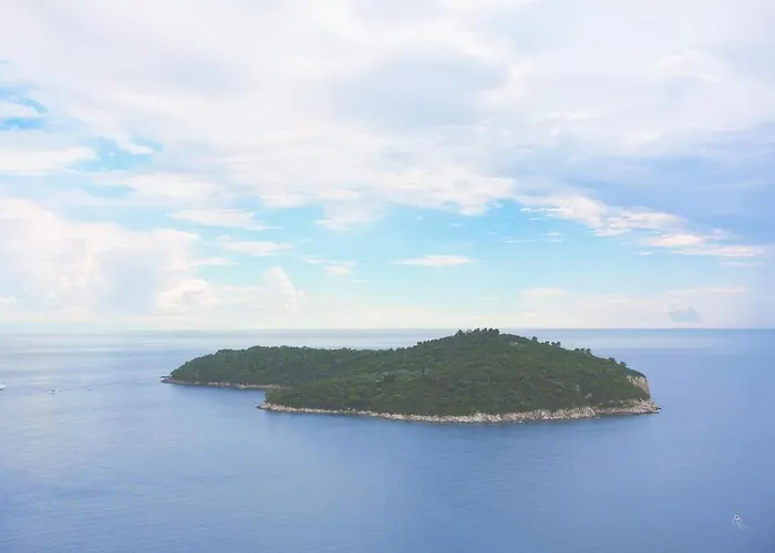 Vekarini Two-bedroom With A View شقة