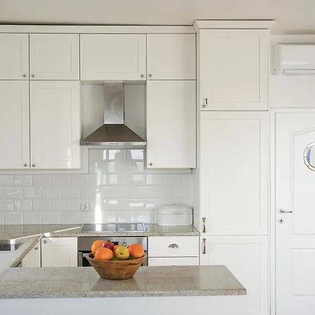 Vekarini Two-bedroom With A View Apartment *