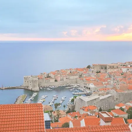 Vekarini Two-bedroom With A View 公寓