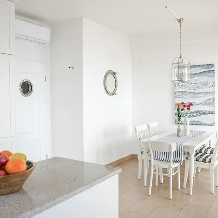 公寓 Vekarini Two-bedroom With A View